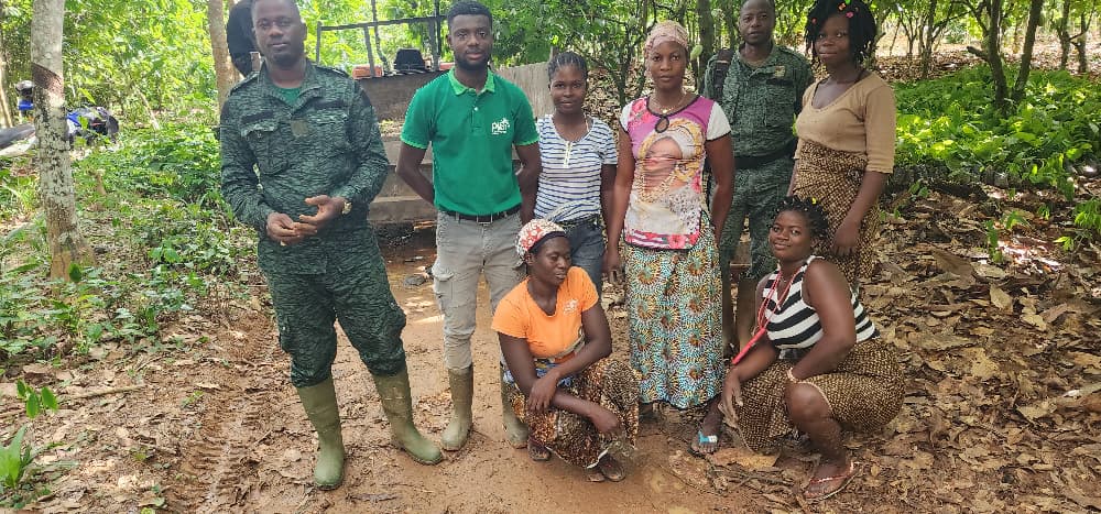 Ramassage et distribution des plants dans les zones de reboisement et signature de contrats agroforestiers avec les producteurs.